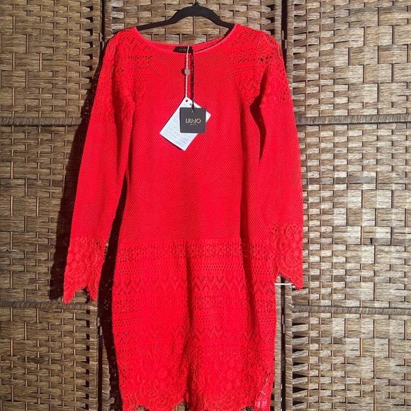 Elegant Red Lace Dress - Picture 3 of 4